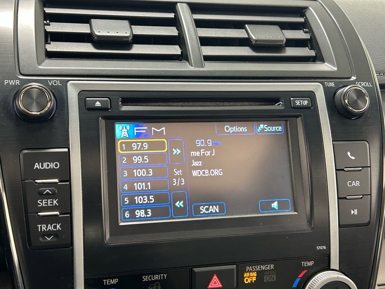 Used 2013 Toyota Camry XLE w/ Leather Pkg image 17