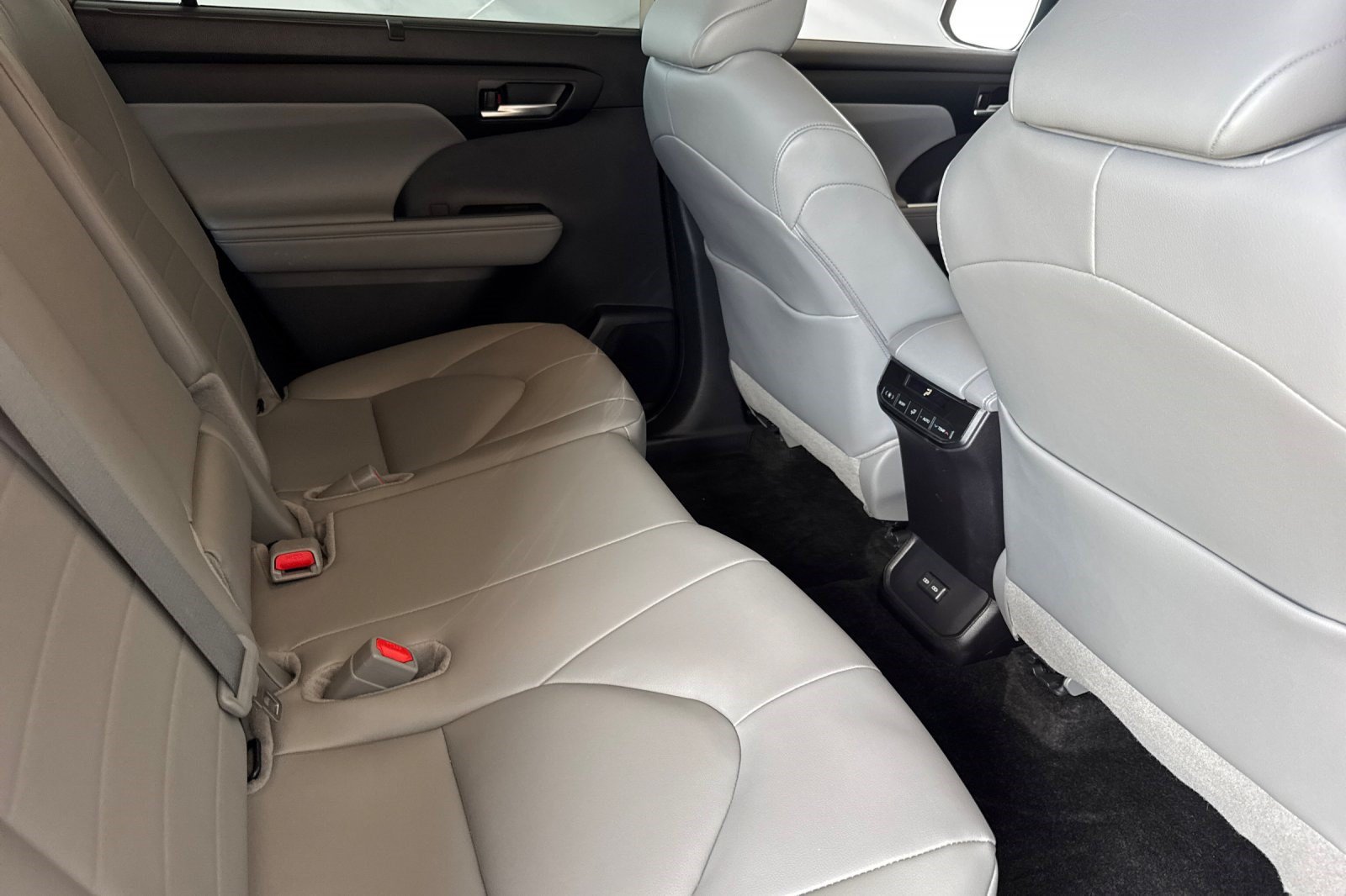 Certified 2026 Toyota Highlander XLE AWD/4WD image 35