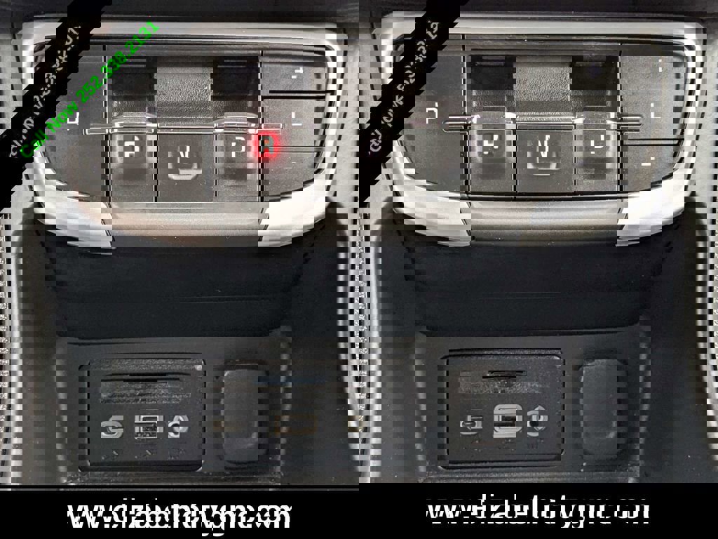 Used 2024 GMC Terrain SLT image 30