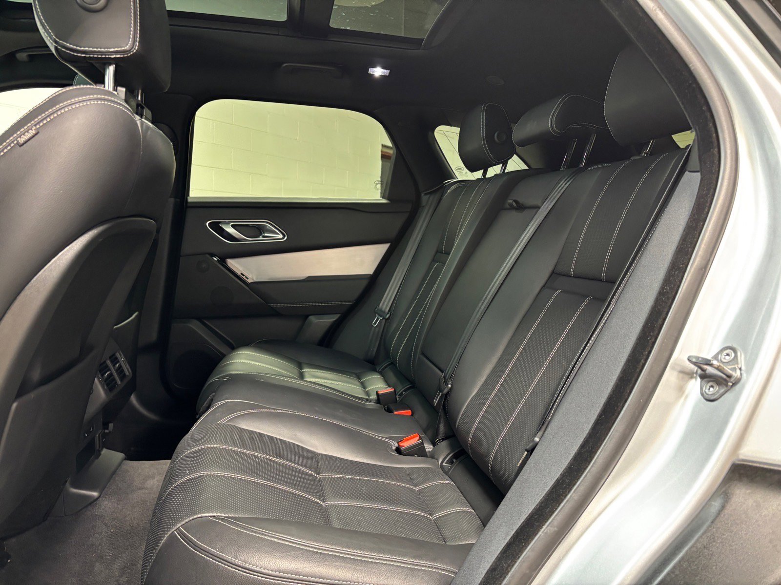 Used 2023 Land Rover Range Rover Velar R-Dynamic S AWD/4WD image 30