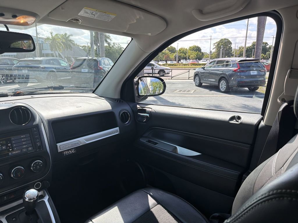 Used 2014 Jeep Compass Latitude FWD image 11