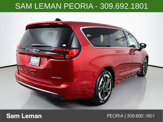 New 2027 Chrysler Pacifica Limited FWD image 7
