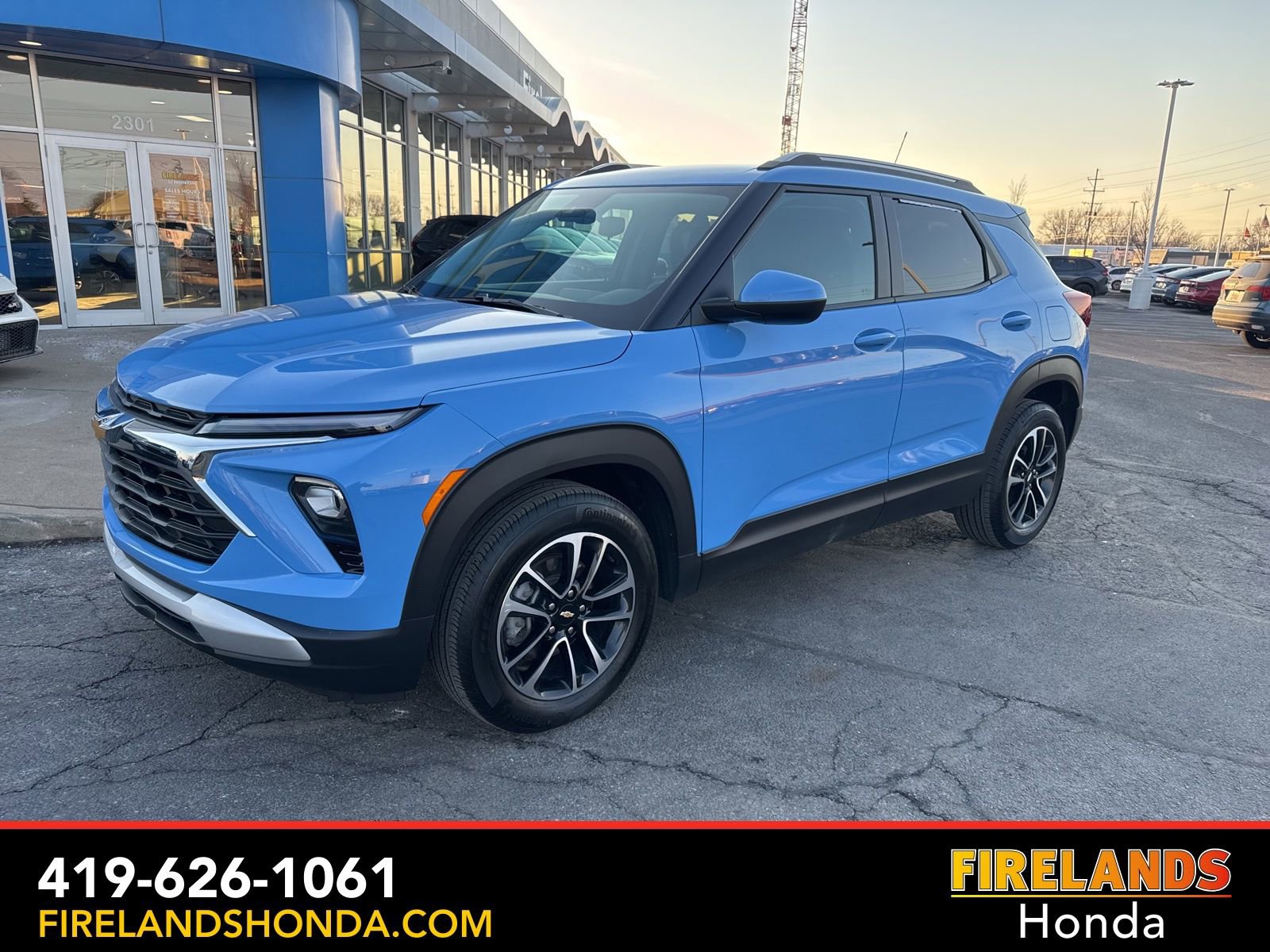 Used 2024 Chevrolet TrailBlazer LT w/ LT Cold Weather Package image 2