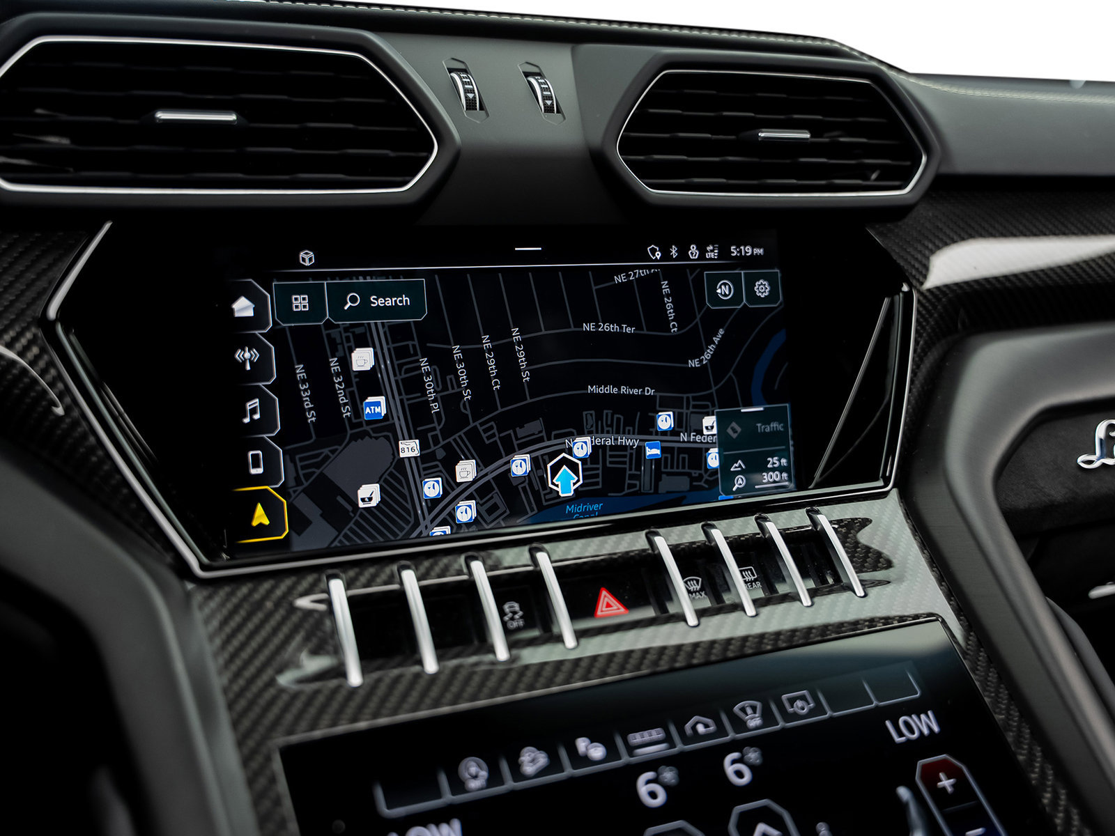 Used 2022 Lamborghini Urus AWD/4WD image 47