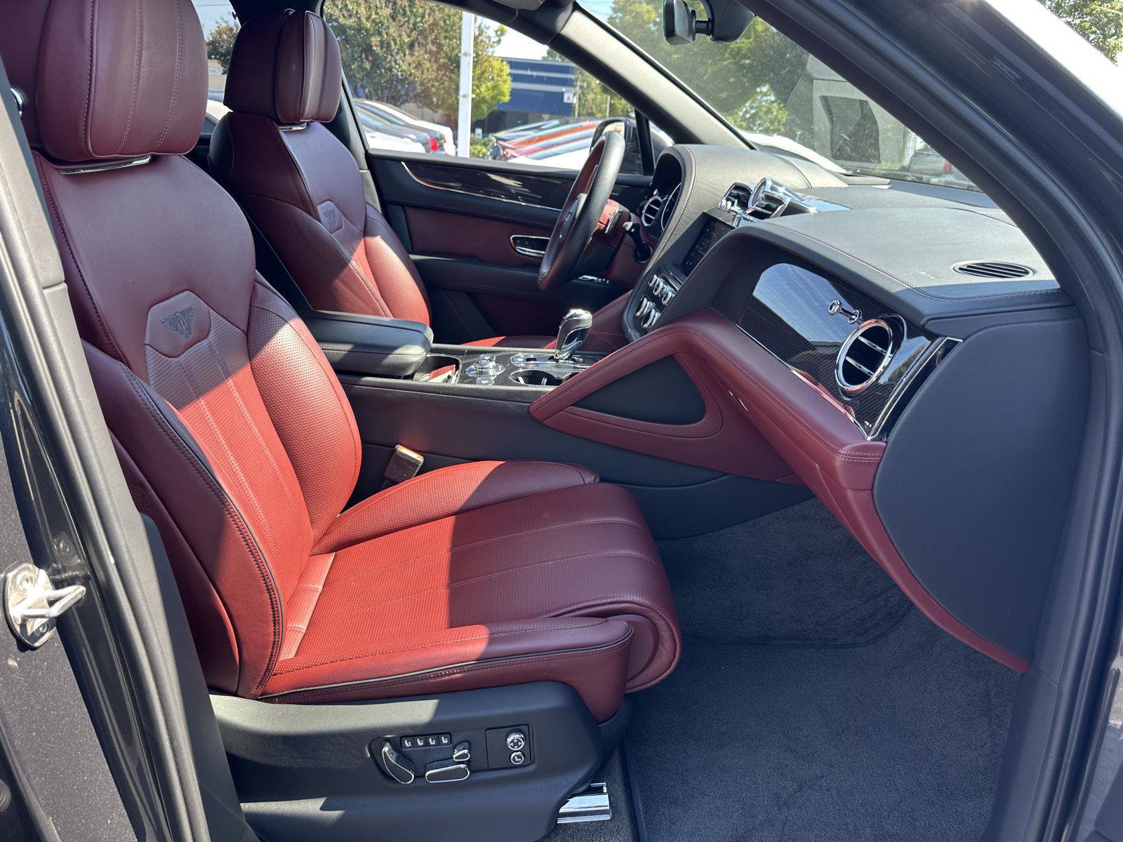 Used 2022 Bentley Bentayga AWD/4WD image 17