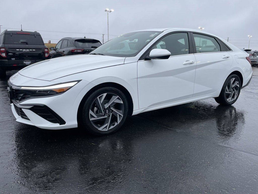 Used 2025 Hyundai Elantra SEL image 6