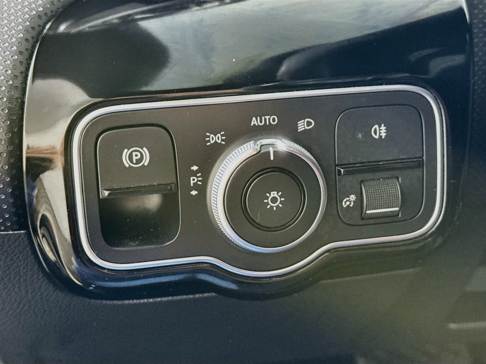 Used 2020 Mercedes-Benz CLA 250 4MATIC image 13