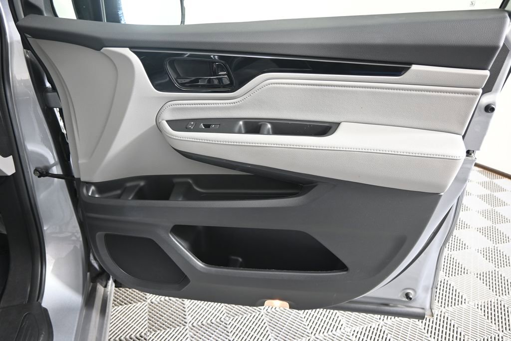 Used 2023 Honda Odyssey Elite image 12