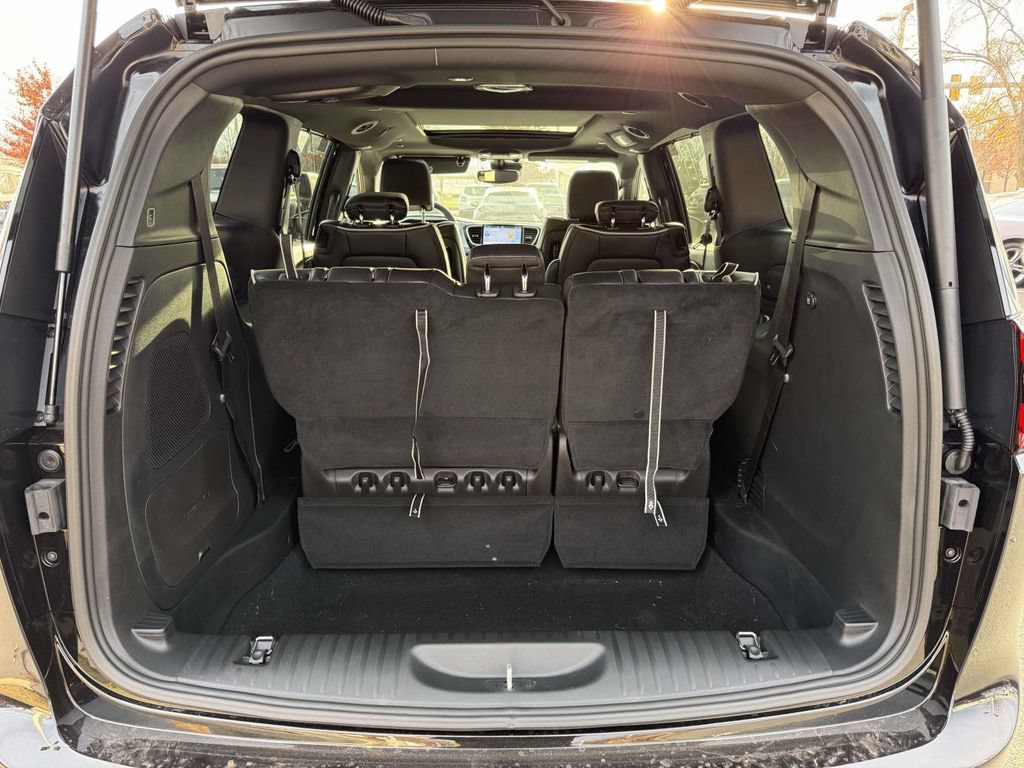 New 2026 Chrysler Pacifica Limited w/ Uconnect Theater Family Group AWD/4WD image 36