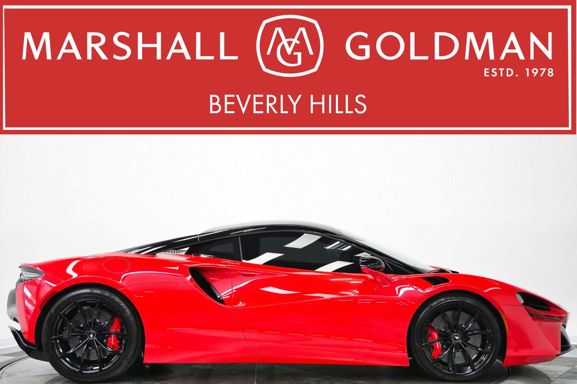 Used 2024 McLaren Artura image 1