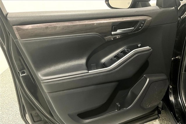 Used 2020 Toyota Highlander Limited image 21