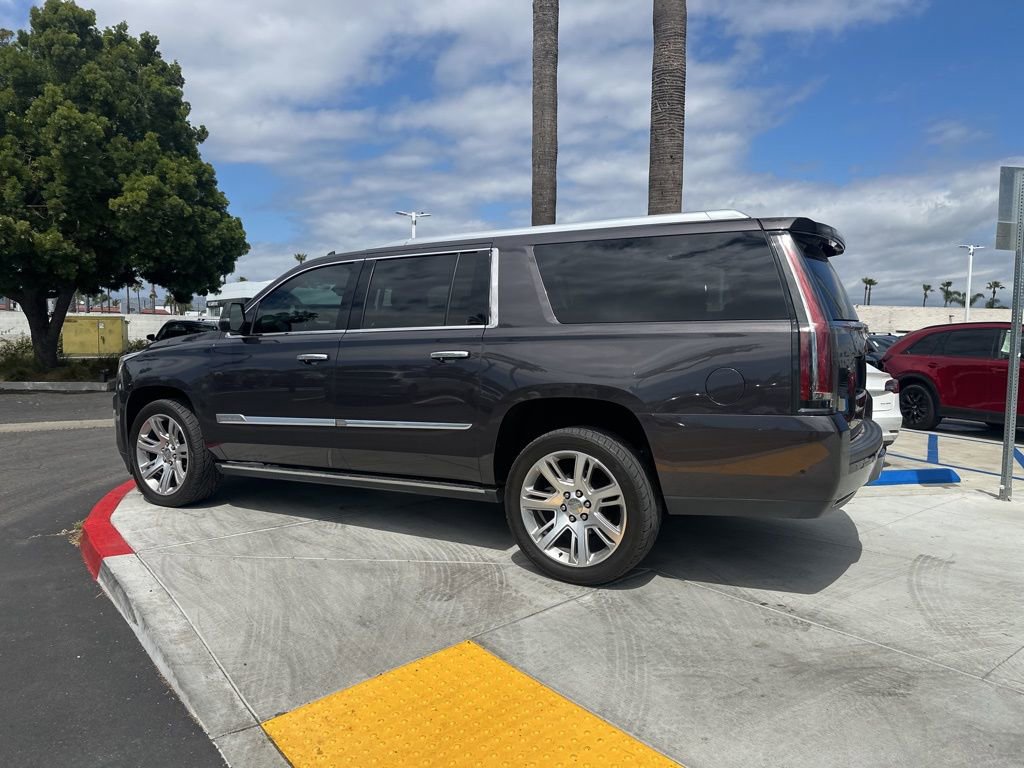 Used 2018 Cadillac Escalade ESV Premium Luxury image 11