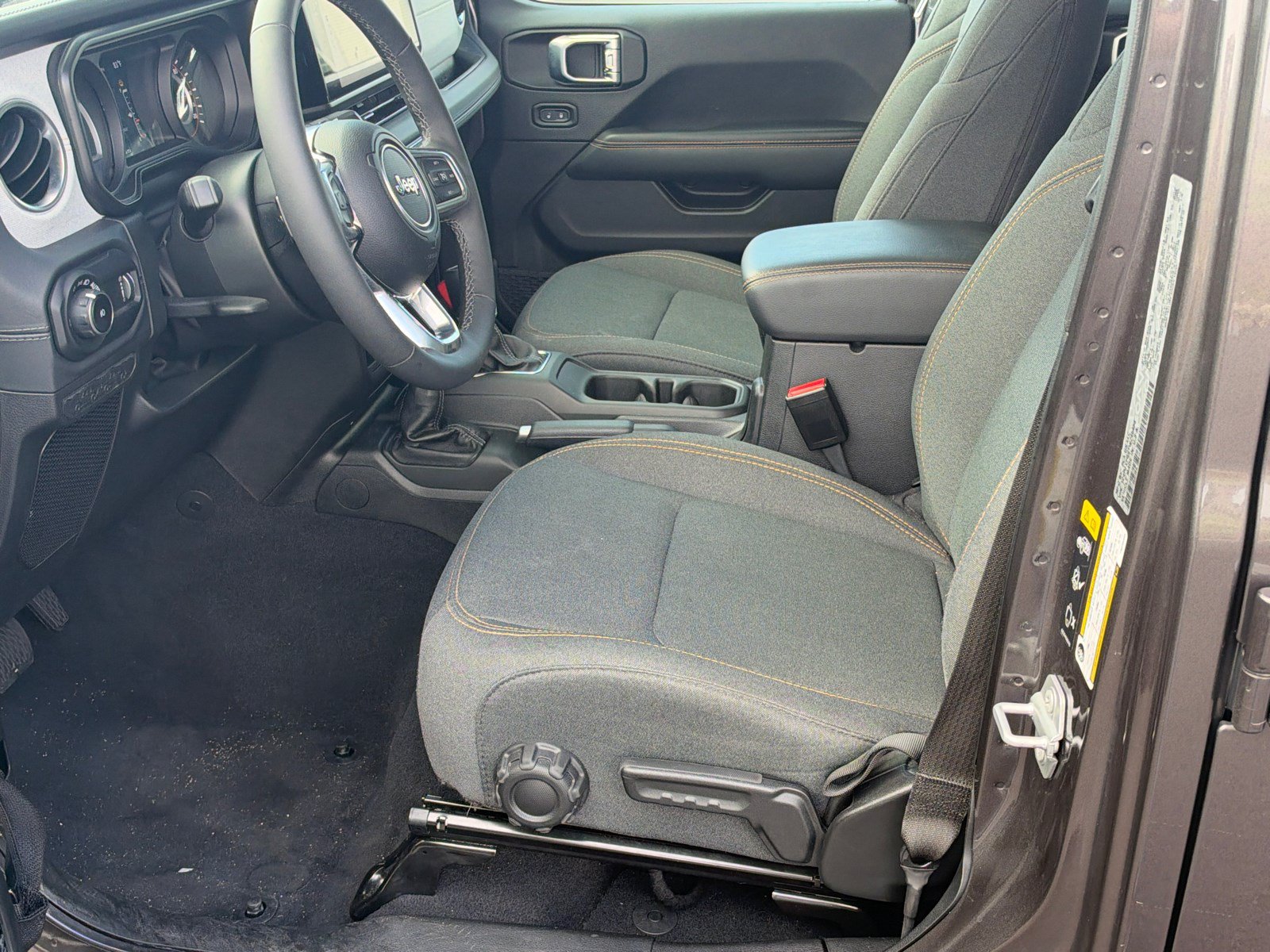 Used 2026 Jeep Wrangler Unlimited Sahara AWD/4WD image 9