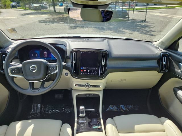 Used 2024 Volvo XC40 B5 Plus w/ Protection Package Premier AWD/4WD image 11