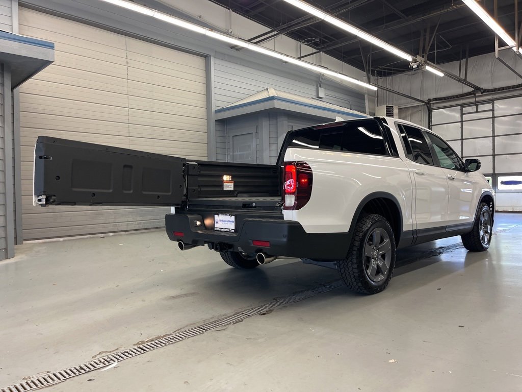 Used 2025 Honda Ridgeline TrailSport image 11
