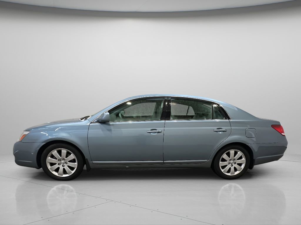 Used 2006 Toyota Avalon XLS image 2