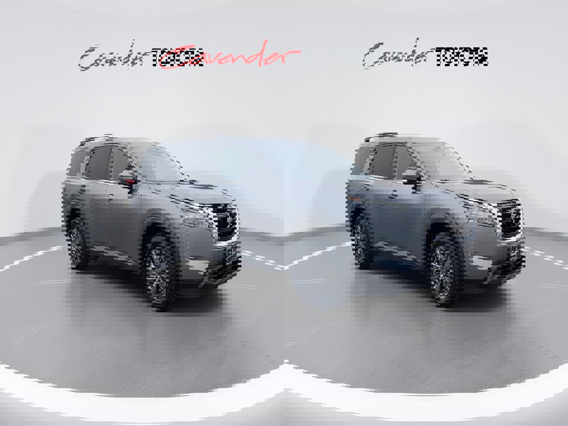 Used 2024 Nissan Pathfinder SV image 2