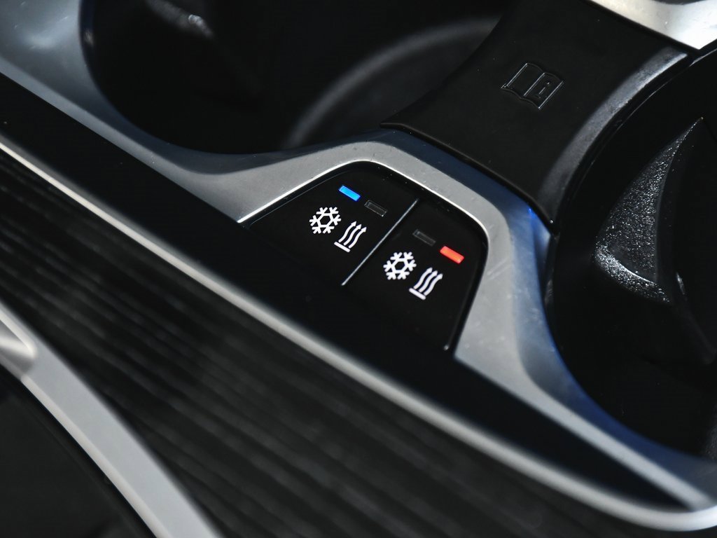 Used 2024 BMW X7 xDrive40i w/ Executive Package image 91