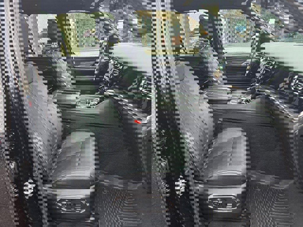 Used 2022 Jeep Wagoneer Series III w/ Premium Group I image 32