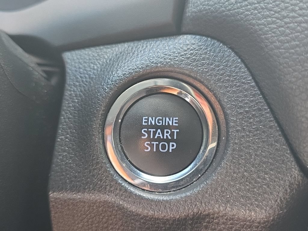 Used 2019 Toyota RAV4 Limited FWD image 25