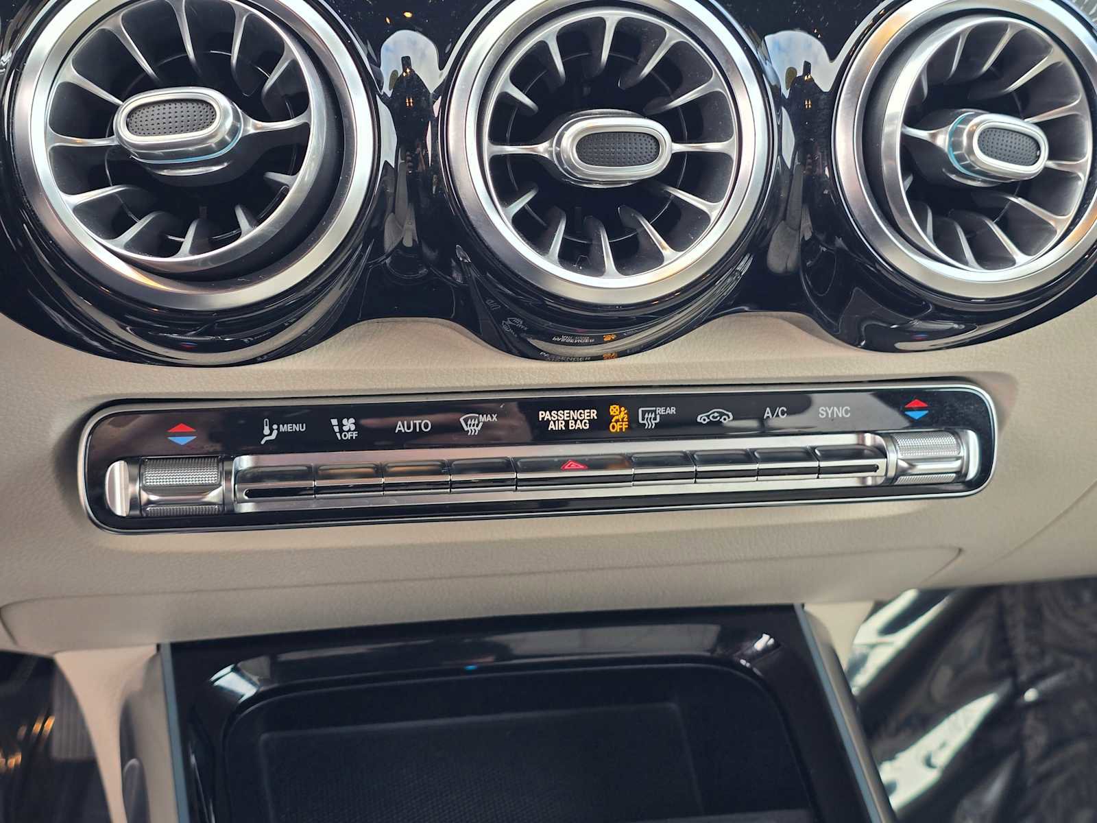 Used 2020 Mercedes-Benz GLB 250 4MATIC image 29