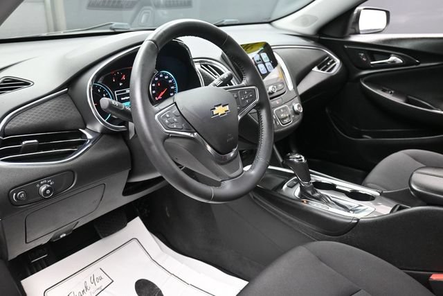 Used 2017 Chevrolet Malibu LT FWD image 14
