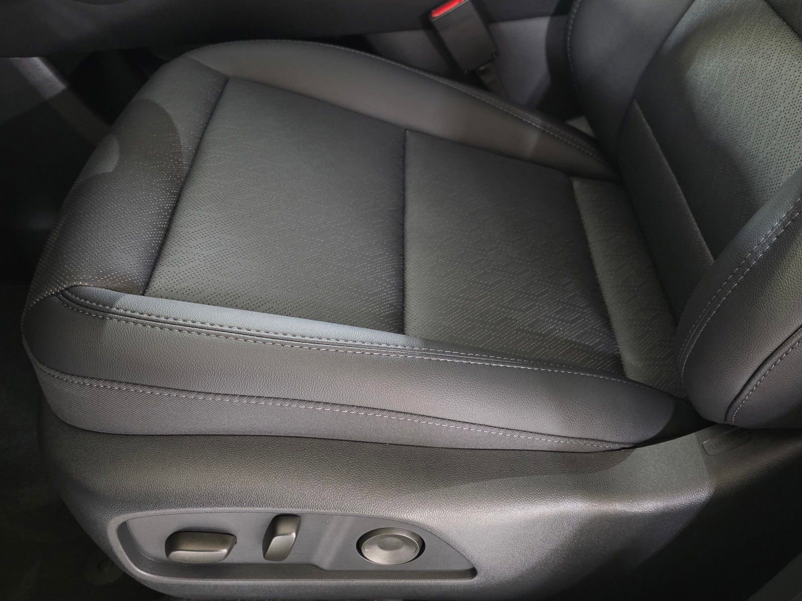 New 2026 Chevrolet Equinox LT w/ Convenience Package II AWD/4WD image 23