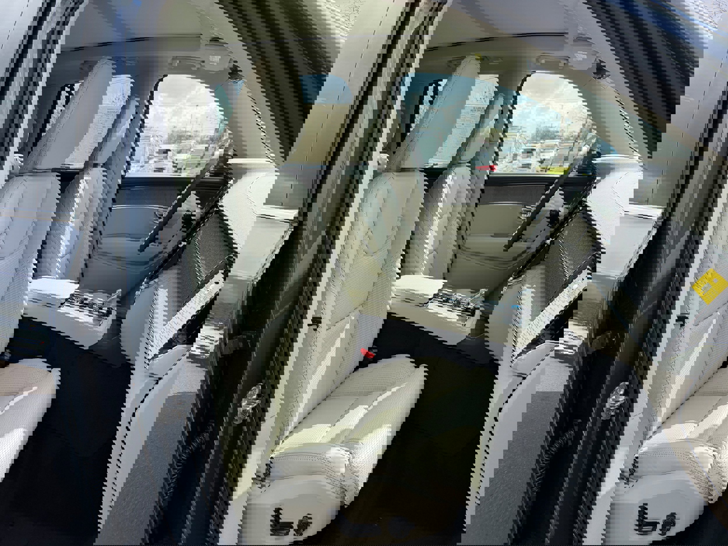 New 2026 Volvo XC90 B6 Ultra w/ Protection Package image 8