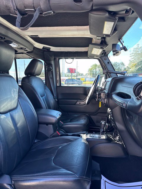 Used 2018 Jeep Wrangler Unlimited Sahara AWD/4WD image 14