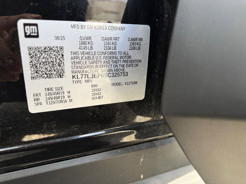 Certified 2025 Chevrolet Trax RS w/ Sunroof Package FWD image 17
