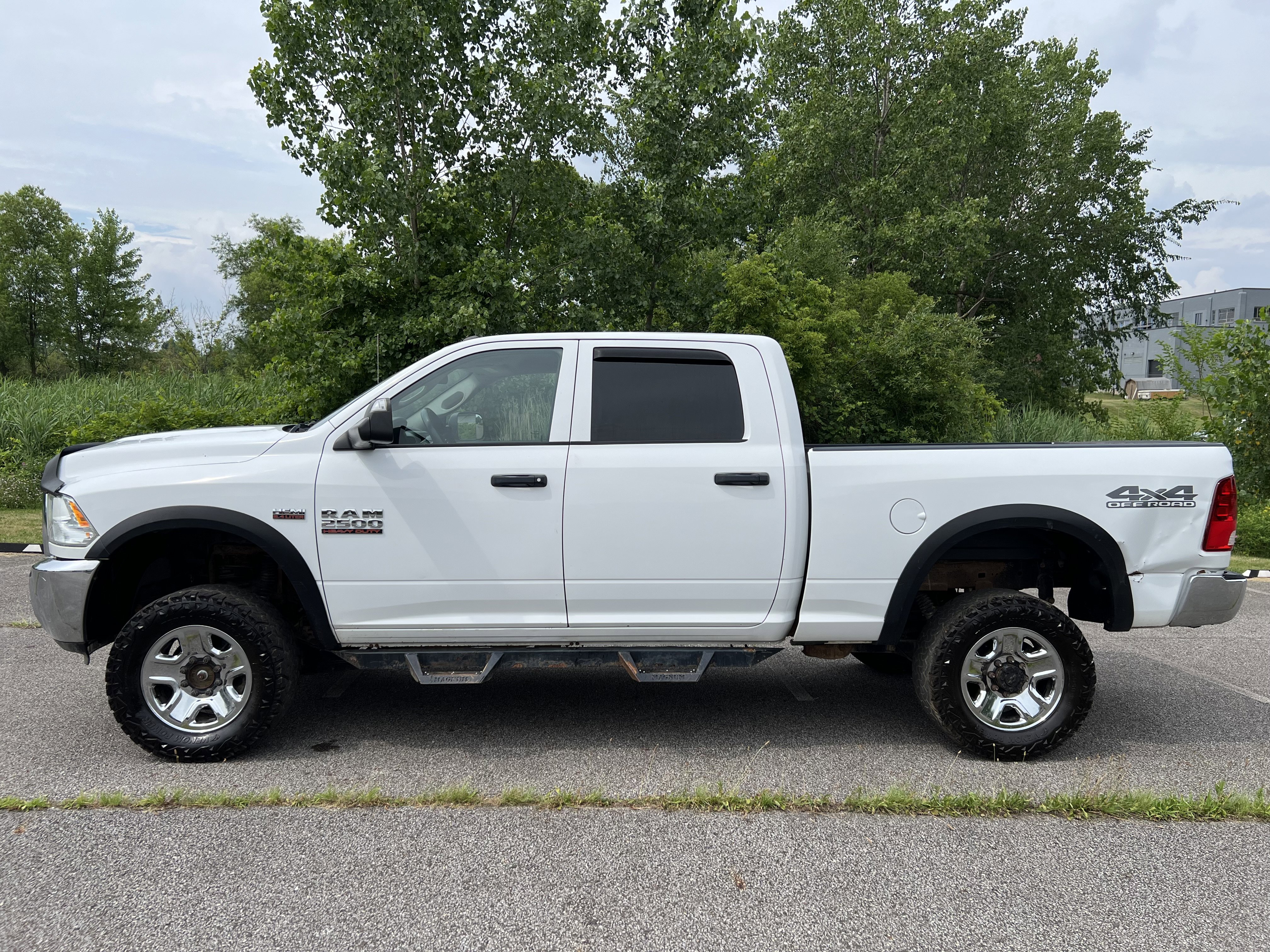 Used 2018 RAM 2500 Tradesman w/ Chrome Appearance Group AWD/4WD image 3