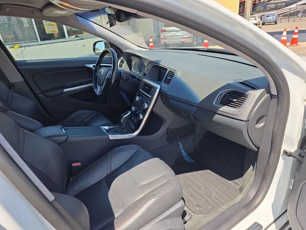 Used 2015 Volvo V60 T5 Cross Country w/ Protection Package AWD/4WD image 7