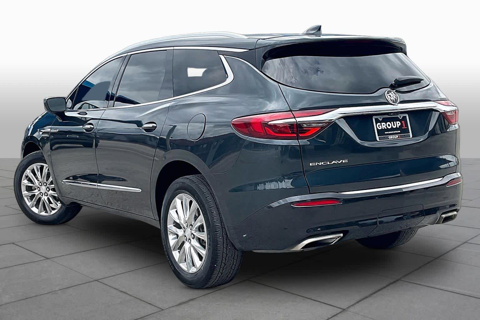 Used 2020 Buick Enclave Essence w/ Sound and Sites Package FWD image 11