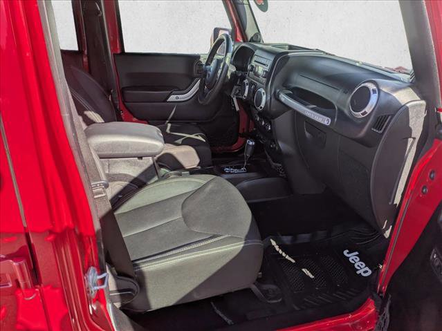 Used 2013 Jeep Wrangler Unlimited Sahara w/ Max Tow Pkg image 17