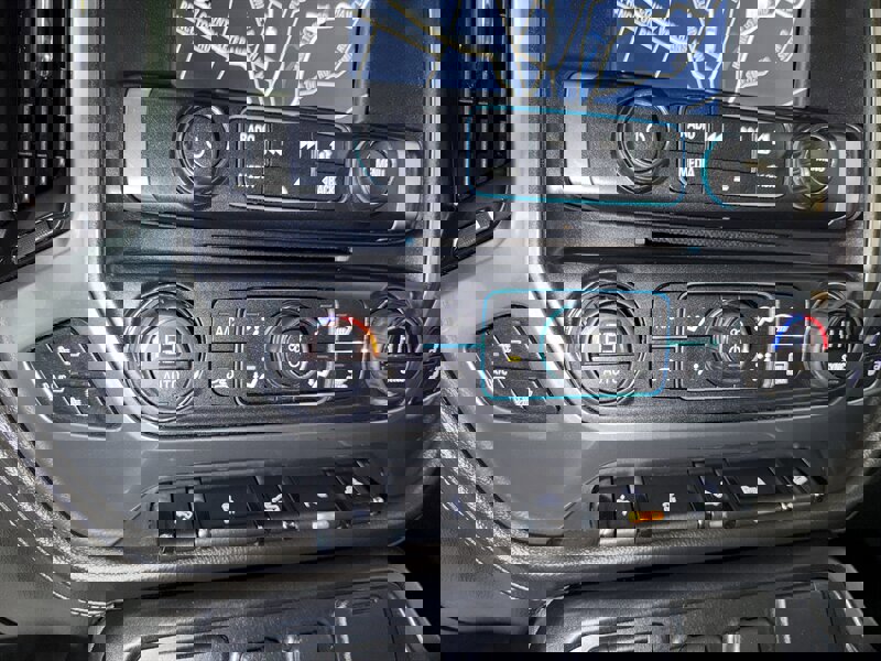 Used 2015 Chevrolet Silverado 1500 LTZ Z71 image 19