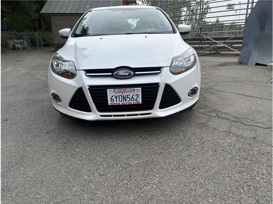 Used 2013 Ford Focus Titanium FWD image 2