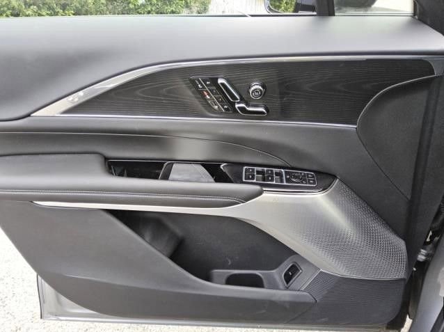 Used 2024 Cadillac Lyriq Luxury image 11