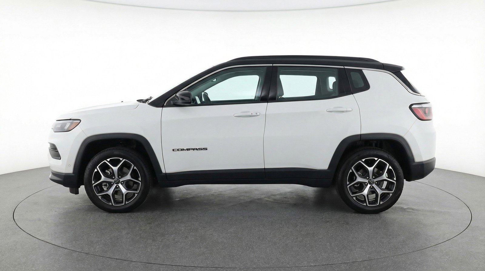 Used 2025 Jeep Compass Limited AWD/4WD image 5