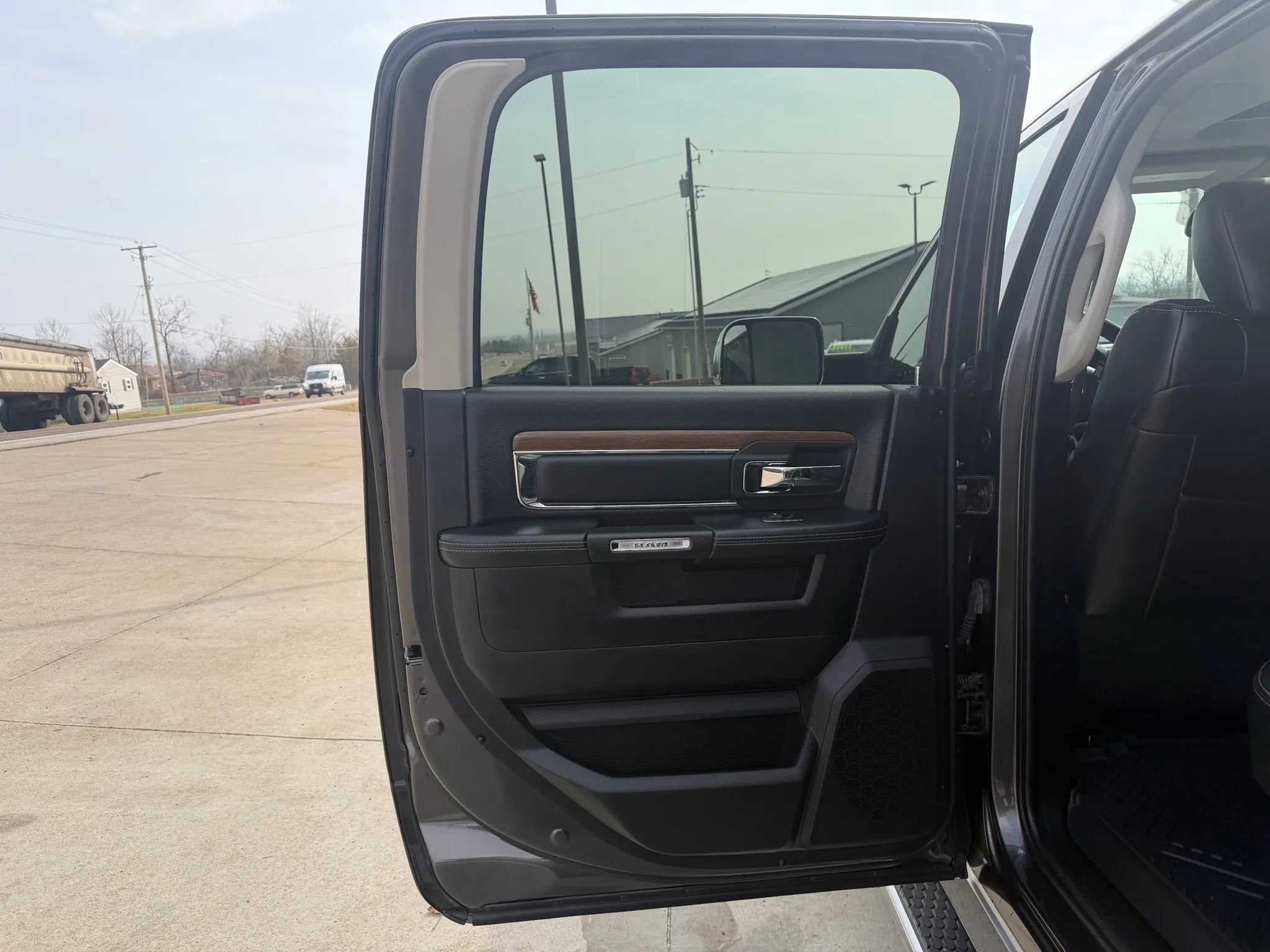 Used 2016 RAM 2500 Laramie w/ Convenience Group image 36
