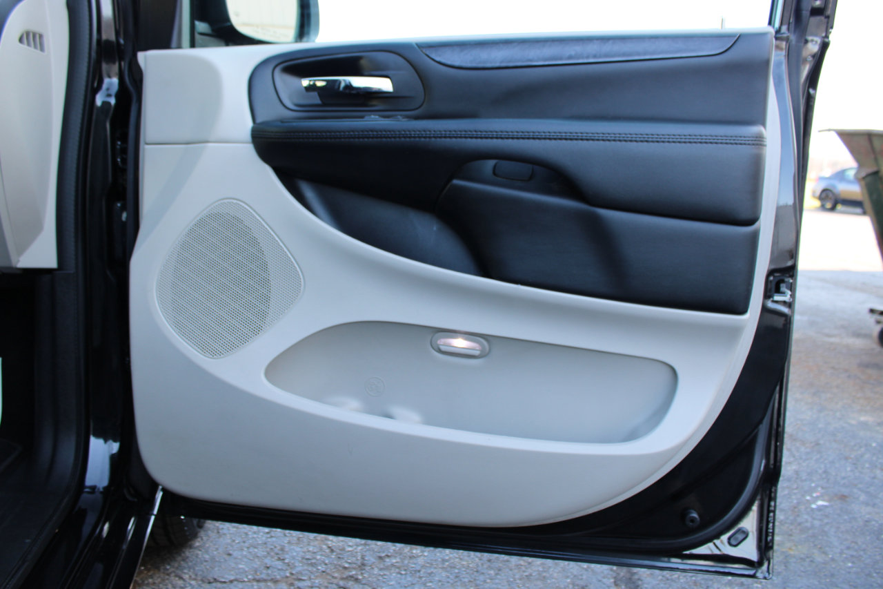 Used 2019 Dodge Grand Caravan SE image 38