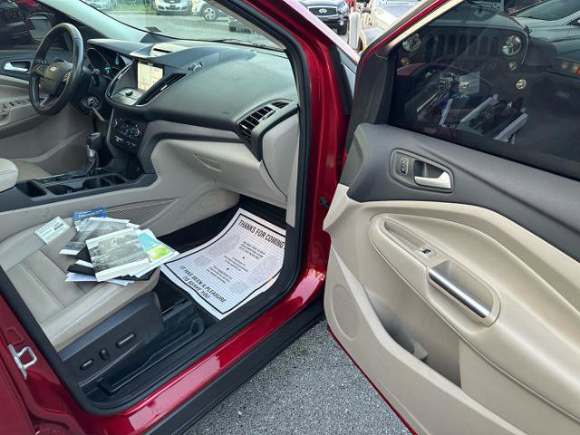 Used 2017 Ford Escape SE w/ SE Leather Comfort Package image 17