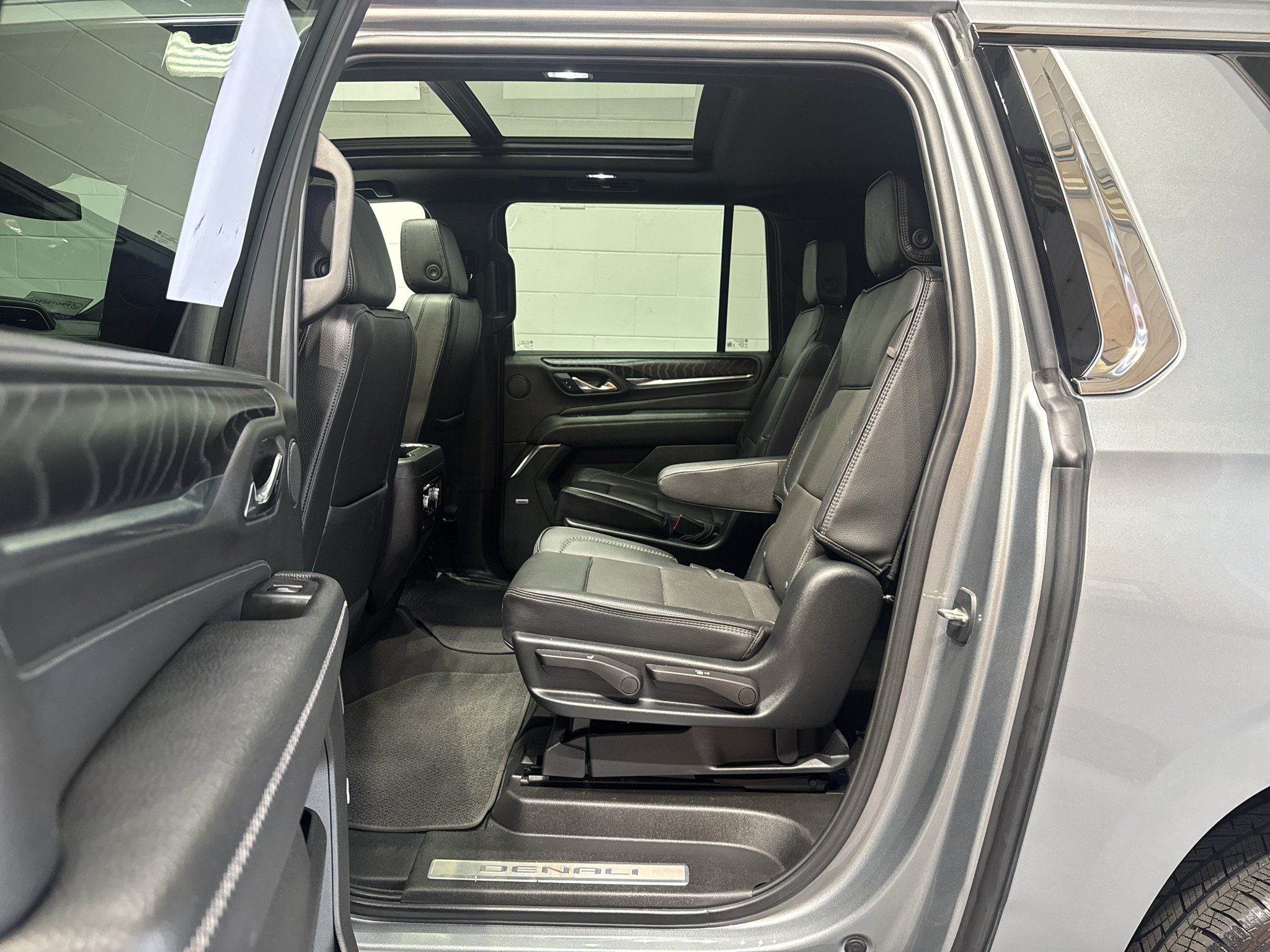 Used 2023 GMC Yukon XL Denali w/ Max Trailering Package AWD/4WD image 13
