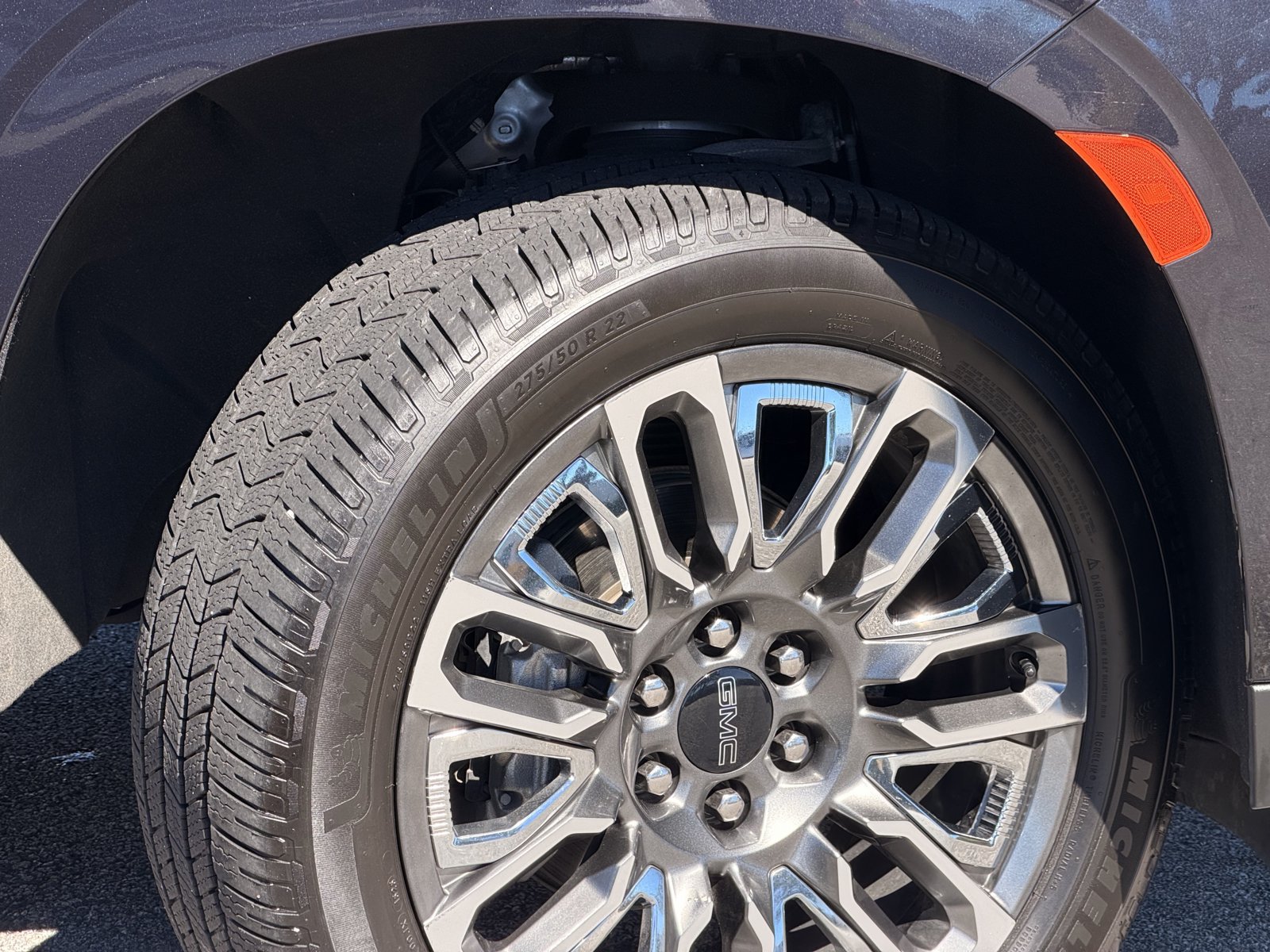 Used 2023 GMC Yukon XL Denali Ultimate AWD/4WD image 5