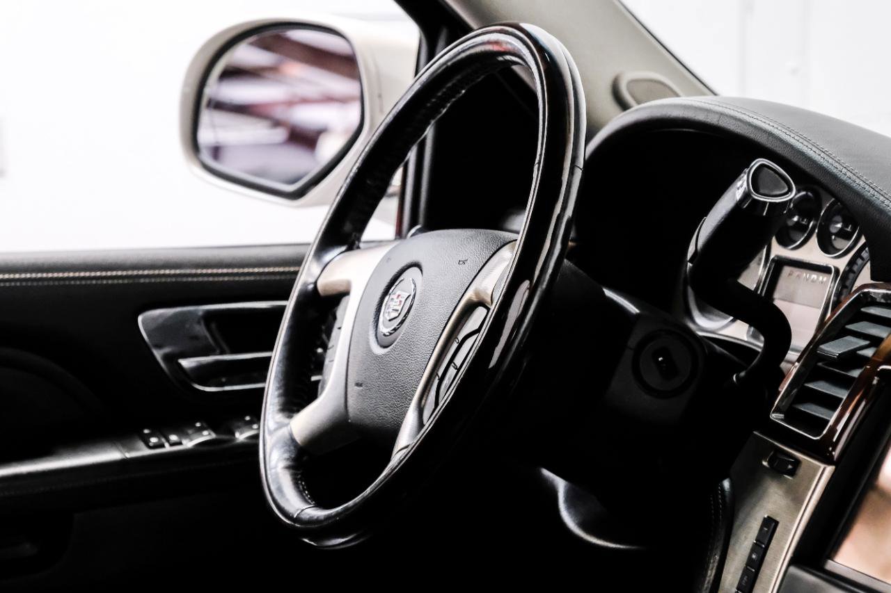 Used 2013 Cadillac Escalade Platinum RWD image 19