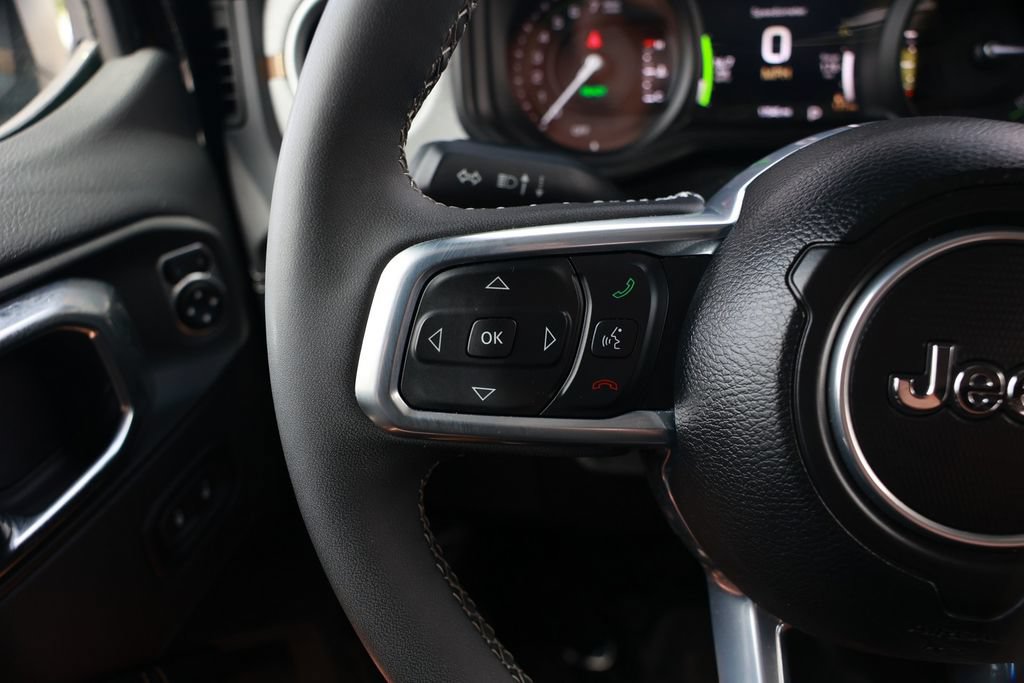 Used 2025 Jeep Wrangler Unlimited Sahara w/ Safety Group AWD/4WD image 22