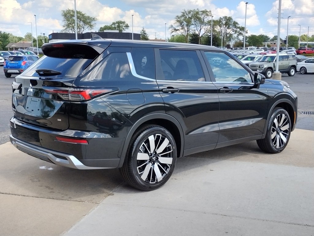 New 2025 Mitsubishi Outlander SE image 5