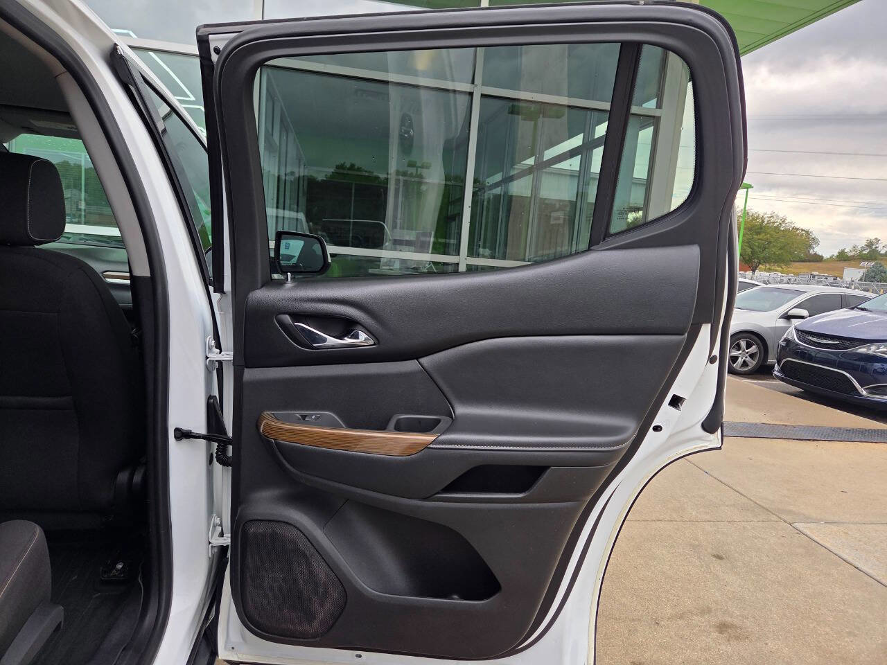 Used 2018 GMC Acadia SLE w/ LPO, Floor Liner Package image 47