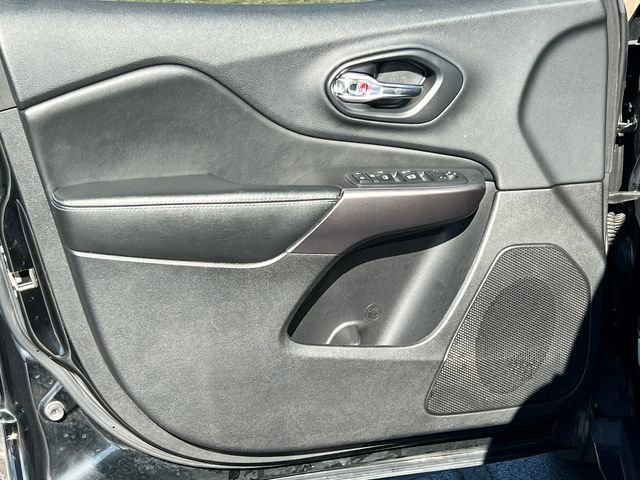 Used 2019 Jeep Cherokee Latitude Plus FWD image 13