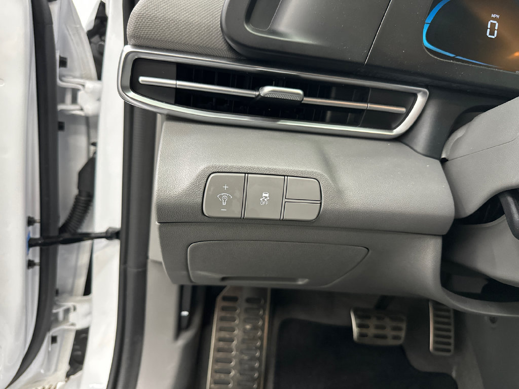 Certified 2025 Hyundai Elantra Sport FWD image 29
