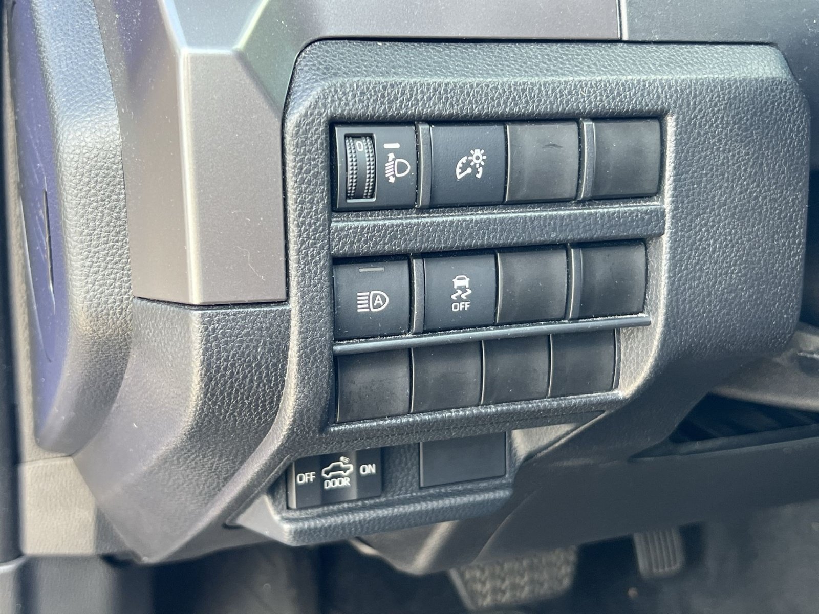 Used 2025 Toyota Tacoma SR5 AWD/4WD image 28